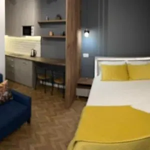 Florent's Superb Studio, Free Parking & Garden!! Alloggio in famiglia Tirana