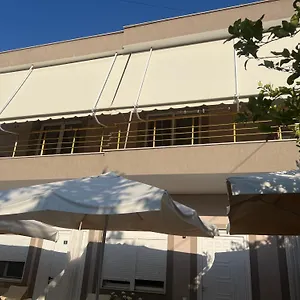 Fatos 1 -apartments Near The Vlorë